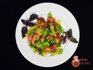 Салат з куркою та персиками