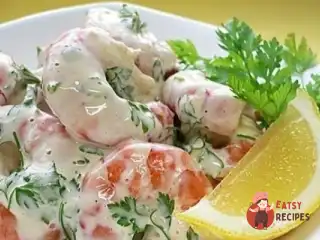 Салат з креветками, помідорами та паприкою