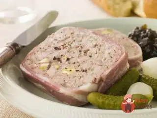 Паштет зі свинини з беконом і шинкою по-сільському