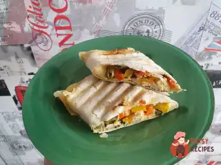 Курка з овочами в лаваші