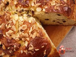 Повітряна ромова баба по-ельзаськи з родзинками та мигдалем