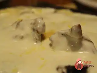 Курка в сметанному соусі (Шкмерулі)