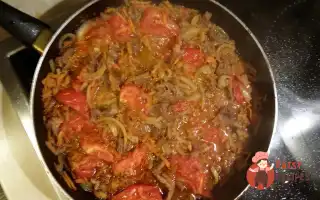 Яловичина З Аджикою Та Помідорами