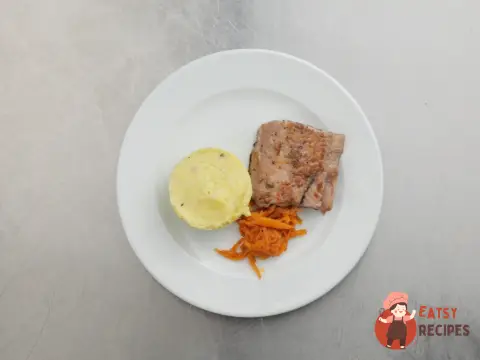 Мармуровий сом з рибним картопляним пюре та маринадом