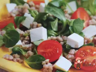 Салат з каперсами та розмарином у грецькому стилі