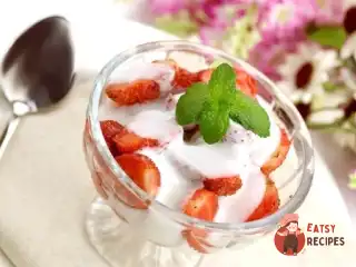 Полуниця з м'ятним йогуртом