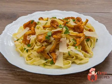 Тальятелле з лисичками