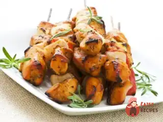 Курячий шашлик в ароматних спеціях та лимонному соку