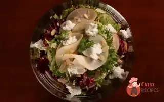 Салат З Радиккьо, Грушами, Рикоттою Та Волоськими Горіхами.