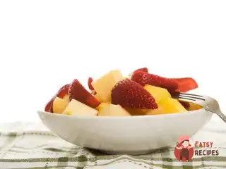 Десерт з манго, полуниці та текіли