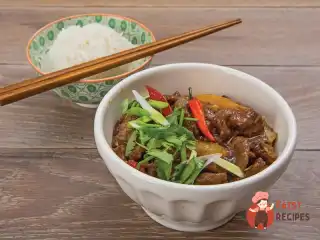 Баранина з овочами китайською на жасминовому рисі