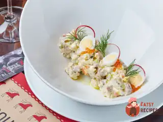 Олів'є з яловичим язиком і соусом тоннато