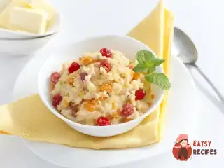 Пшоняна каша з бананом, корицею та в'яленою журавлиною в мультиварці