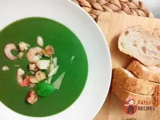 Крем-суп із шпинату з креветками