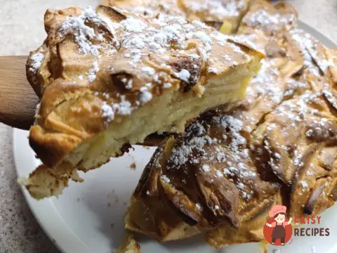 Шарлотка на кукурудзяній муці