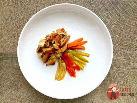 Курячі слайси з тушкованими овочами