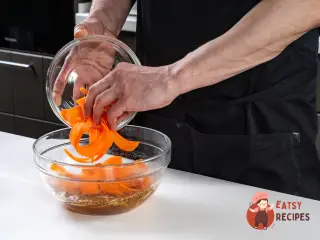 Крок 4: Салат з редиски з маринованою морквою