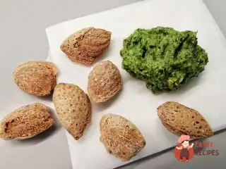 Гостро песто з руколи та шпинату