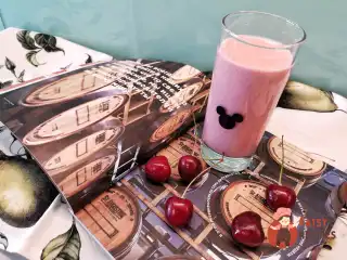 Черешневий йогурт