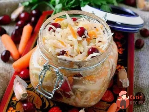 Салат з капусти з журавлиною