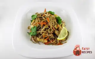 Гречана Локшина З Грибами Шиїтаке Та Куркою