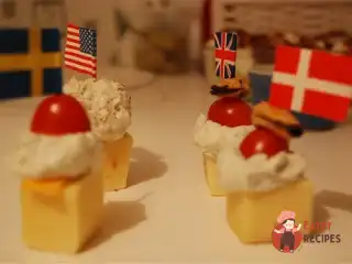 Сирне канапе з мідіями