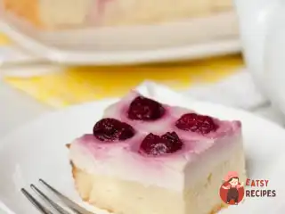 Пиріг з вишнею та заварним кремом