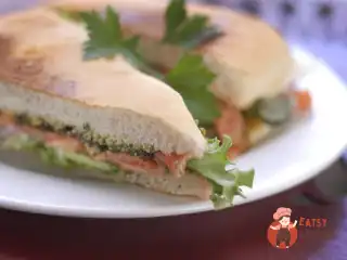 Швидкі сендвічі з лососем, овочами та рикоттою