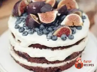 Шоколадний торт з лохиною та інжиром