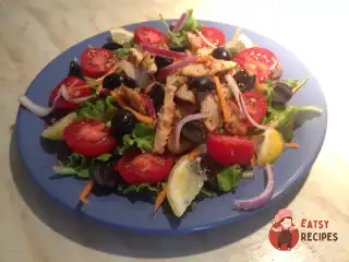 Салат з курячим стейком та італійською заправкою