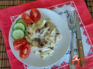 Салат з цибулі та червоної квасолі