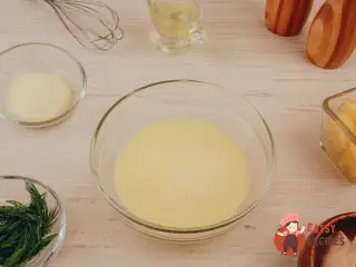 Крок 4: Салат із яєчними млинцями, куркою та ананасом