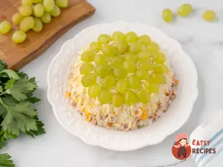 Крок 8: Салат «Виноградинка» з куркою та сиром