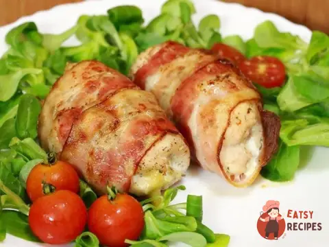 Рулети з курки в беконі з сиром