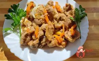 Курячі Шлунки Тушковані З Цибулею Та Морквою