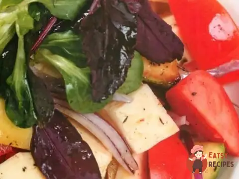 Салат з кабачками, помідорами та сиром