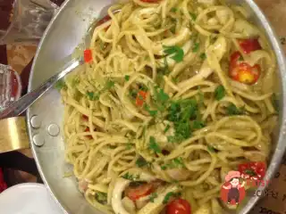 Грецька паста з кальмарами