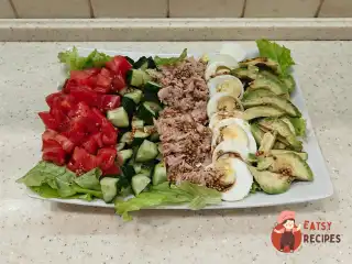 Салат з тунцем та авокадо