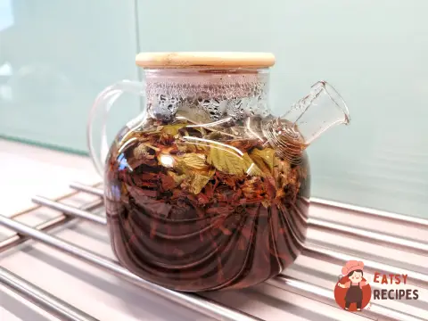 Чорний чай з травами та кардамоном