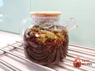 Чорний чай з травами та кардамоном