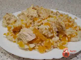 Філе курячі грудки з рисом і гарбузом, запечені в духовці.