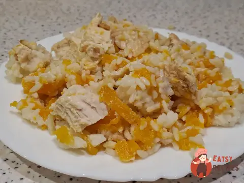 Філе курячі грудки з рисом і гарбузом, запечені в духовці.
