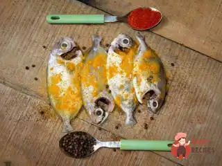 Пряний маринад із куркумою для риби на мангалі