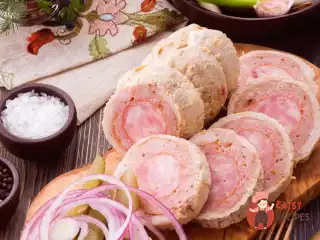 М'ясний рулет із ковбасою