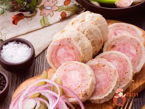М'ясний рулет із ковбасою