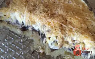 Листковий Курячий Салат З Грибами Та Картоплею