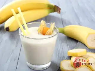 Банановий молочний коктейль з ваніллю