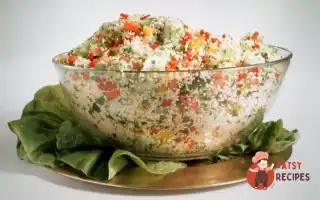 Літній Різнокольоровий Салат З Кускусом Та Червоними Перцями.
