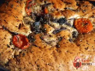 Фокачча з песто, маслинами та перцями пеппердью