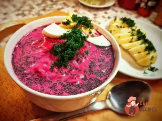 Литовський холодний борщ шальтибарщай (šaltibarščiai)